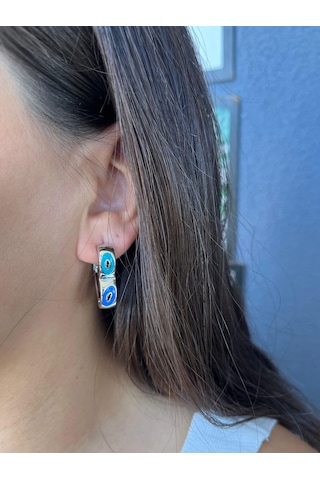 Gümüş Renkli Gözlü Kalp Küpe