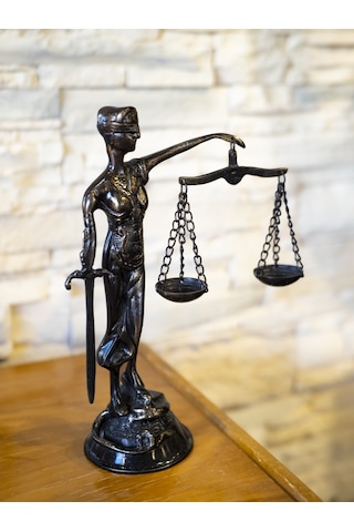 Adalet Heykeli Oksitli