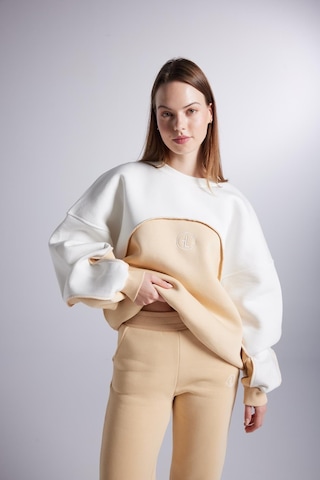 Holly Lolly Şardonlu 3 İplik Kumaş Logolu Oversize Nola Sweatshirt Bej