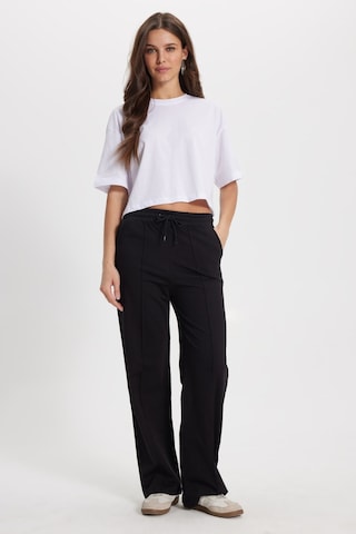 Tudors Kadın Slim Fit Dar Kesim %100 Pamuk Kısa Kollu Bisiklet Yaka Beyaz Crop Tişört-50467