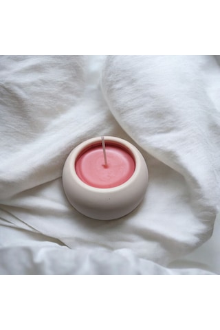 El Yapımı Mum Yuvarlak Beton Kapta Büyüleyici Soya Mumu