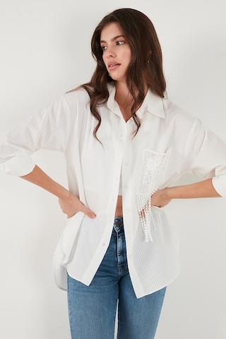 Lela Regular Fit Güpürlü Cep Detaylı Uzun Kollu Bayan Gömlek 6773215 Beyaz