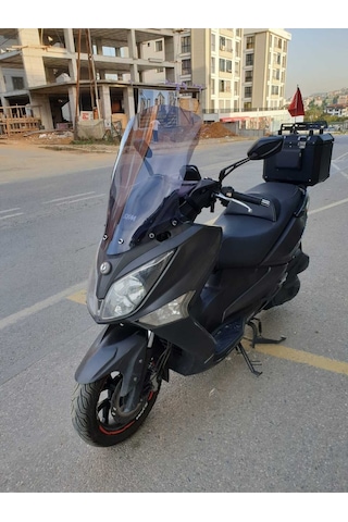 Motocam Sym Joymax 250 İ Ön Cam 2013-2016 Model 65cm Füme Renkli 4mm Orta Boylu