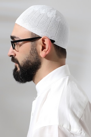 Beyaz Safir Dantel Detaylı Örme Namaz Takkesi