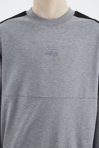 Tommy Life Gri Melanj Basic O Yaka Erkek Çocuk Sweatshirt - 11182 Gri Melanj