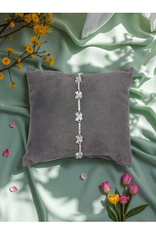 925 Ayar Gümüş Taşlı Kelebek Figürlü Zarif Bileklik Işıltılı Ve Şık Tasarım Gümüş