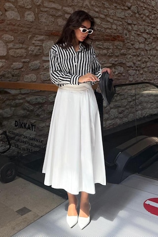 Beyaz Pileli Cepli Kadın Midi Boy Etek Mg2536 Beyaz