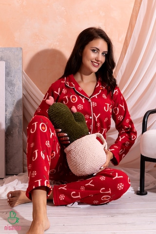 Kışlık Yılbaşı Desenli Kadın Gömlek Polar Pijama Takımı- Geyikli Yılbaşı Pijaması Kırmızı