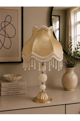 Gold Kadife Kaplı Beyaz İşlemeli Başlık İncili Gold Metal Ayaklı Klasik Model Abajur 55x25cm