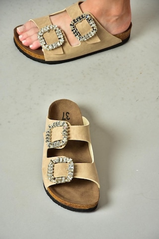 Fox Shoes K777604802 Bej Çift Tokalı Taşlı Kadın Terlik Bej