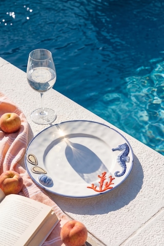 Karaca Deniz Atı Desenli Atlantis Servis Tabağı 25 Cm Renkli