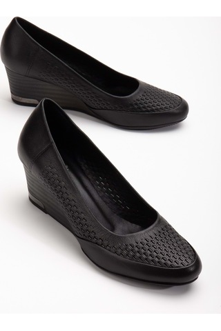 Analin Shoes Kadın Hakiki Deri Petek Baskılı Dolgu Topuklu Ayakkabı Siyah