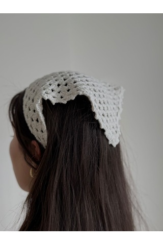 Kadın El Örgüsü Üçgen Bandana Saç Aksesuarı Beyaz