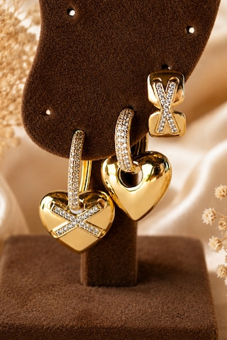 Sertifikalı 316l Çelik Premium Gold Kaplama Zirkon Taşlı X Ve Kalp Motifli Üçlü Asimetrik Kadın Küpe Altın 64551989