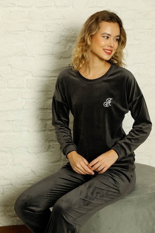 Luxury Velvet Collection İpeksi Kadife Pijama Takımı Füme