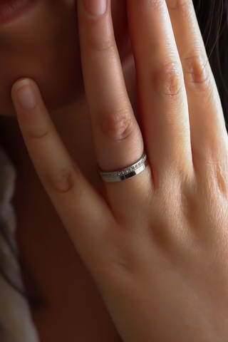 Semiz Altın Beyaz Yarımtur Altın Alyans