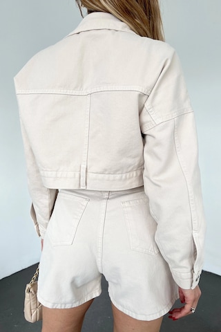 Bej Çift Cepli Fermuarlı Yıkamalı Crop Denim Ceket Bcdf-235410 Çok Renkli