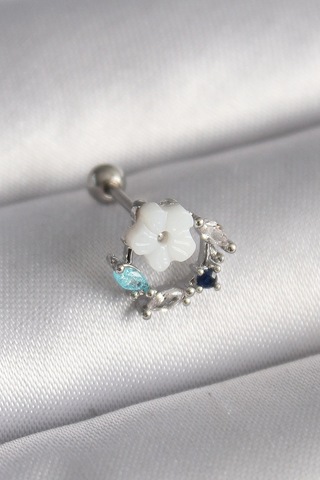 316l Çelik Gümüş Renk Zirkon Taş Detay Beyaz Çiçek Model Tragus Piercing 5886 Çok Renkli 39302101