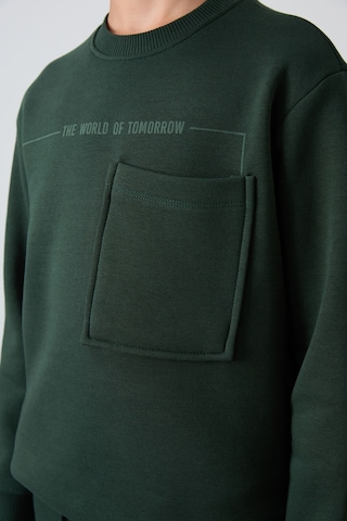 Çam Yeşil Pamuklu Kalın İçi Tüylü Yumuşak Dokulu Standart Fit Baskılı Erkek Çocuk Eşofman Takım - 1 Yeşil