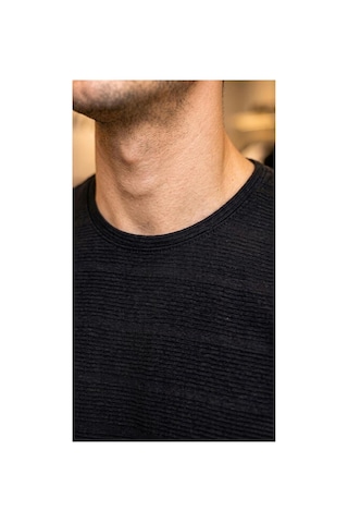 Regata Çizgi Desenli Bisiklet Yaka Regular Fit Örme İnce Triko Erkek T-shirt Siyah