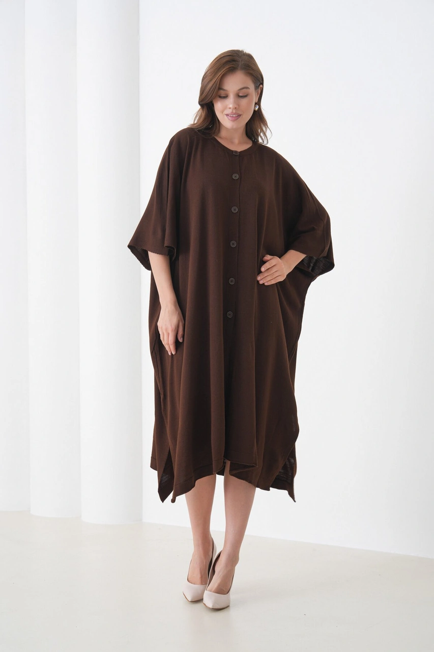 Kadın Tesettüre Uygun Önden Düğmeli Asimetrik Kesim Yarasa Kol Şık Geniş Kalıp Panço Ceket Kahverengi