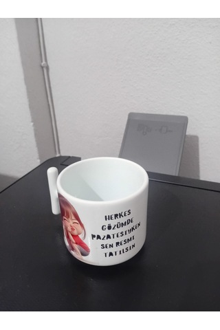 Herkes Gözümde Pazartesiyken Sen Resmi Tatilsin Figürlü T Kupa 07 Beyaz