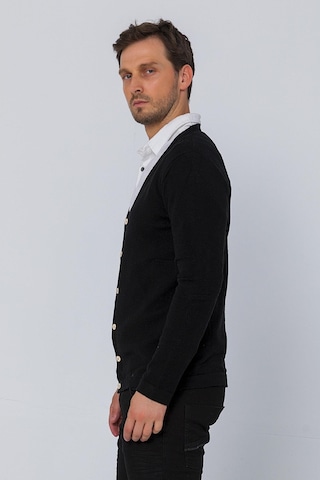 Erkek Regular Fit Düğmeli V Yaka Hırka 001