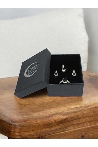 Kadın 925 Ayar Gümüş Takı Seti Zümrüt Taşlı Kolye Ucu, Yüzük Ve Küpe Gümüş