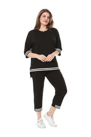 Melsay Butik Siyah Bisiklet Yaka Şerit Detaylı Kısa Kollu Beli Lastikli Kapri Takım Siyah