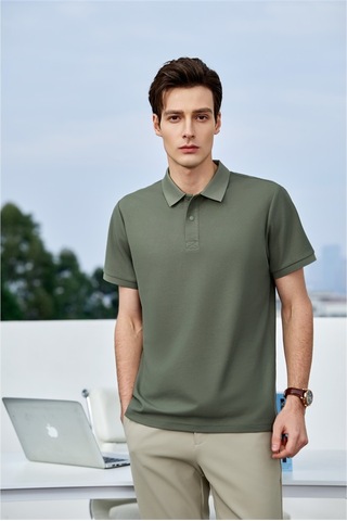 New Performance Premium Polo T-shirt %62,8 Polyester %31,3 Pamuk %1,8 Bakır Amonyak %1,6 Asetat Elyaf %1,3 Keten %1,2 Dut İpeği Yeşil