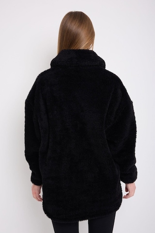 Spor Kadın Ekru Peluş Rüzgar Geçirmez Welsoft Çift Cepli Mont Kaban Siyah