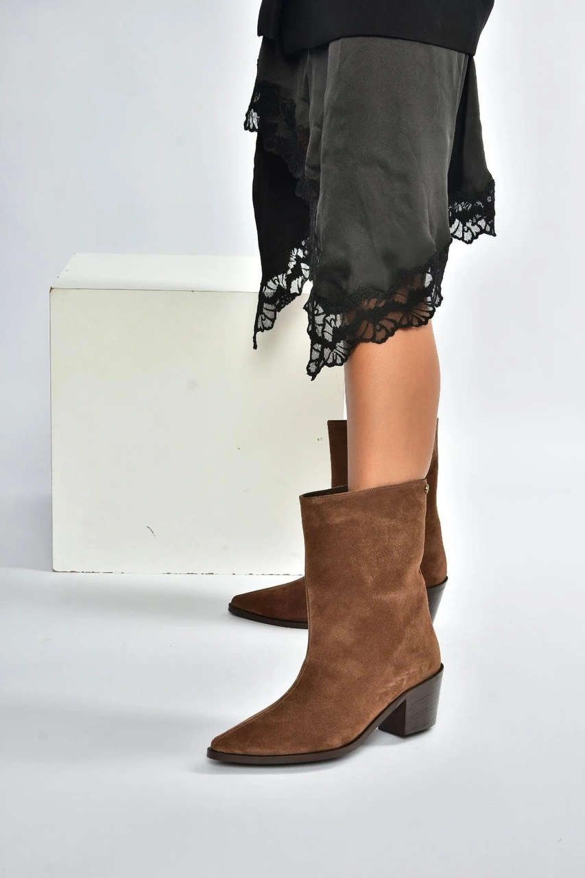 Fox Shoes V654082002 Vizon Hakiki Deri Süet Alçak Topuklu Kadın Bot Vizon-Süet