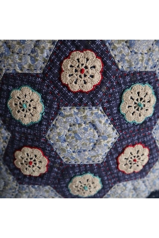 Patchwork El Yapımı Dantel Ve Kumaş Tasarım Yastık Çok Renkli