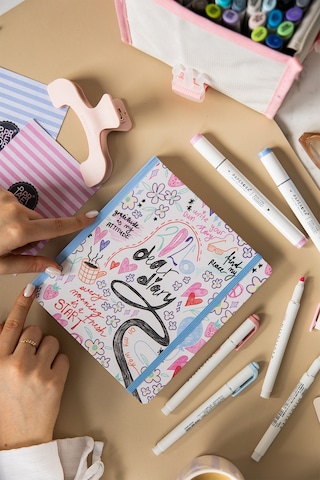 2026 Dikey Haftalık Ajanda 12 Aylık Sert Kapak 18x20 Cm - Çok Renkli Sketch