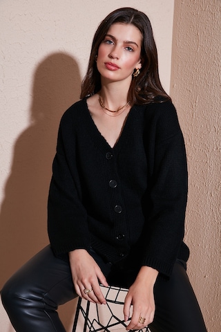 Lela Regular Fit V Yaka Düğmeli Triko Bayan Hırka 4616229 Siyah