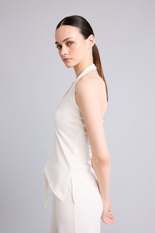 Defacto Fitted Asimetrik Kesim Halter Yaka Jakarlı Basic Atlet I3712ax26hser238 Ekru-er238
