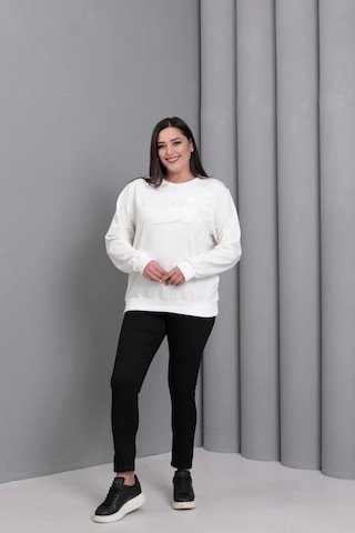 Çiçek Aplikeli Sweatshirt Beyaz