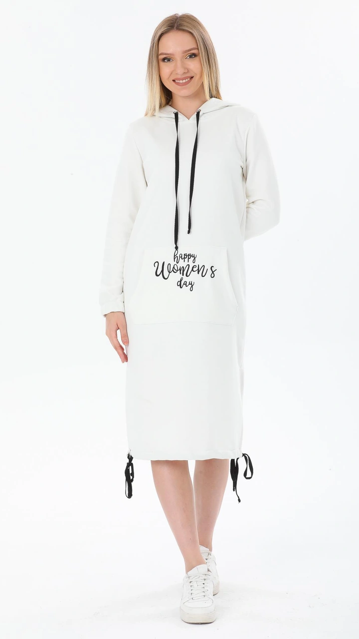 Kadın Uzun Boy Happy Women's Day Yazılı Beyaz Kapüşonlu Cepli Elbise Beyaz