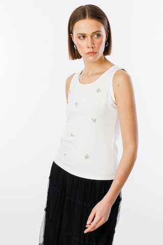On Fashion Taşlı Kolsuz V Yaka Kadın Bluz 25y.on.blz.51384.01 Ekru