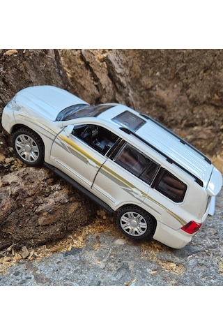 Oyuncak Araba Toyota Jip Land Cruiser V8 Model Araç Sesli &ışıbyz