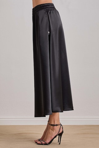 Bilekte Boy Siyah Saten Etek Siyah