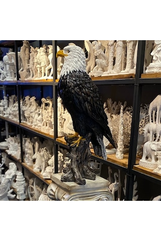 Ayakta Büyük Kartal Heykel