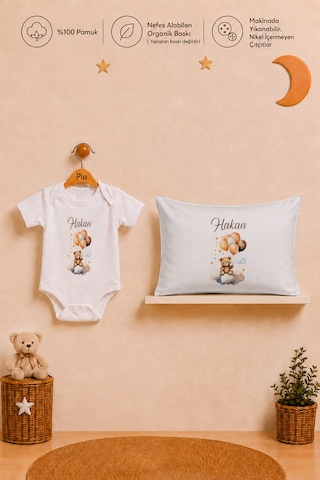 Pia Baby İsimli Erkek Bebek Hediye Seti %100 Pamuk Organik Baskılı Body Yastık Kılıfı Ve Ham Bez Bebek Kıyafet Kesesi 1067byk6x Ekru