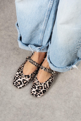 Shoetek Czeslawa Kadın Babet Önden Bantlı Pimli Desenli Leopar LEOPAR