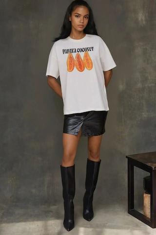 Hiccup Kadın %100 Pamuk Bisiklet Yaka Oversize Beyaz Baskılı T-shirt Balkabağı Portakalı