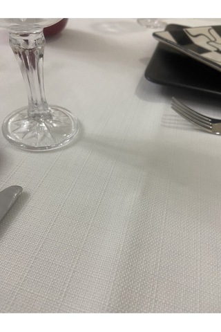 Kendinden Desenli Dertsiz Masa Örtüsü