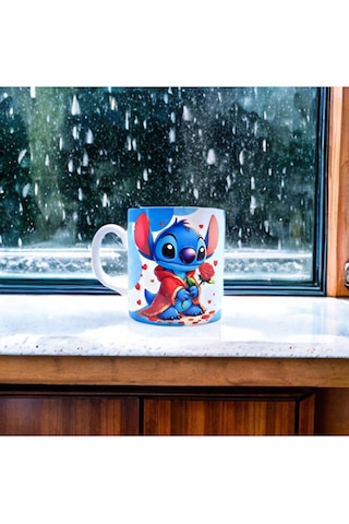 Lilo & Stitch Temalı Kalpli Stitch Baskılı Kırmızı Pelerinli Sera Beyaz