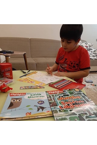 Sticker Bulmacalı Hikayeler 4'Lü  Set