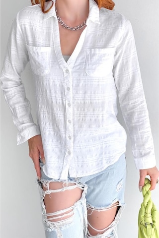 Femelle Kadın Beyaz Çift Cepli Pamuk Basic Gömlek Slim Fit Kalıp