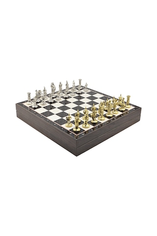 Gifthome Orta Boy Metal Roma İmparatorluğu Satranç Takımı Parlak Ve Ceviz Desenli Sandıklı Mdf Tahtası 36x36x6 Cm.